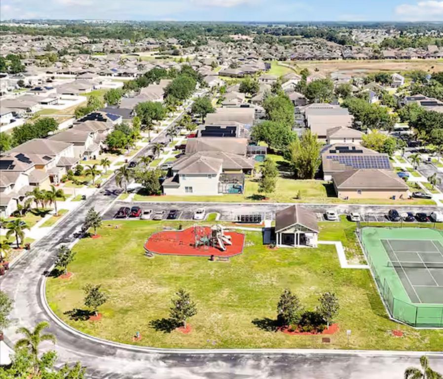 Image 27 of property listing at 559 CADIZ LOOP, Davenport, FL 33837