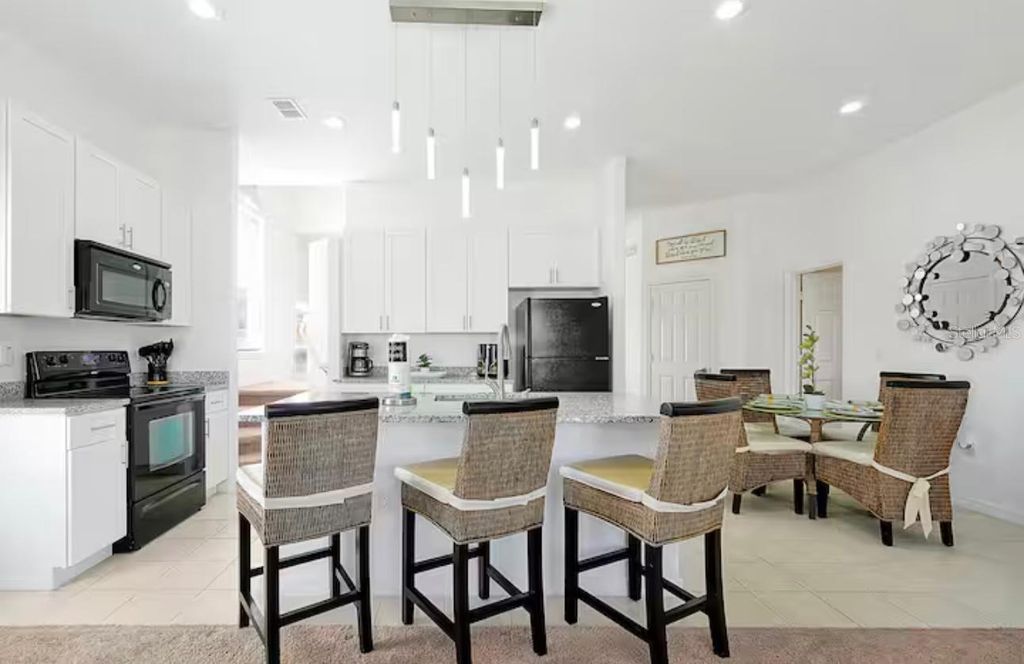 Image 8 of property listing at 559 CADIZ LOOP, Davenport, FL 33837