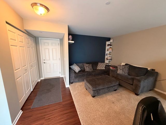 2527 Huntleigh Lane, Woodridge, IL 60517