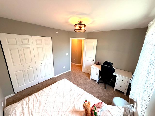 2527 Huntleigh Lane, Woodridge, IL 60517
