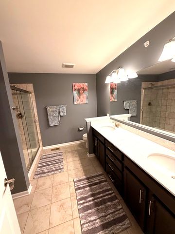 2527 Huntleigh Lane, Woodridge, IL 60517