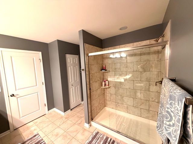 2527 Huntleigh Lane, Woodridge, IL 60517