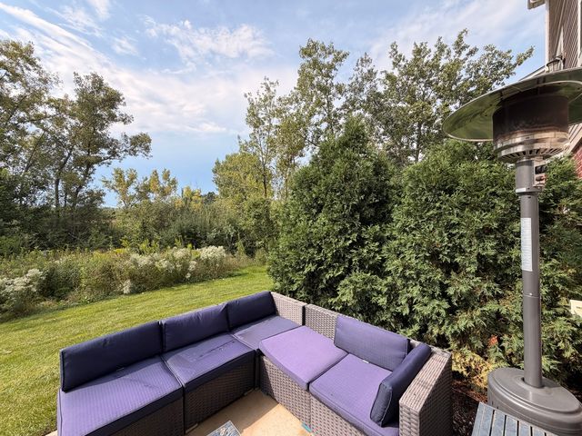 2527 Huntleigh Lane, Woodridge, IL 60517