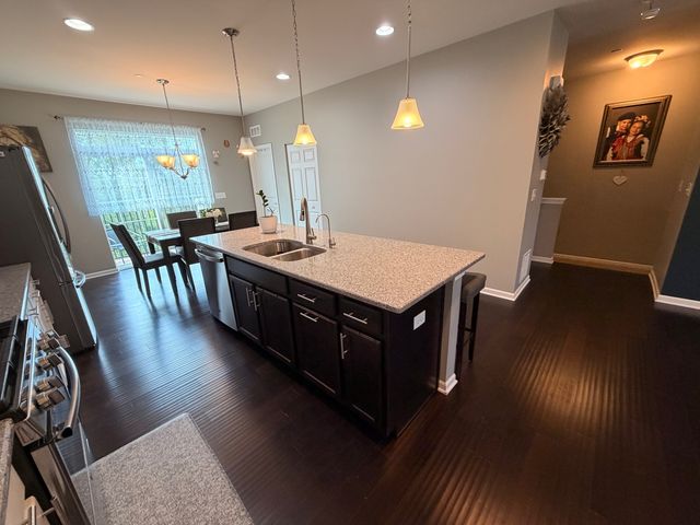 2527 Huntleigh Lane, Woodridge, IL 60517