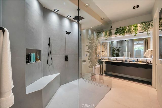 19246 Rosita Street, Tarzana, CA 91356