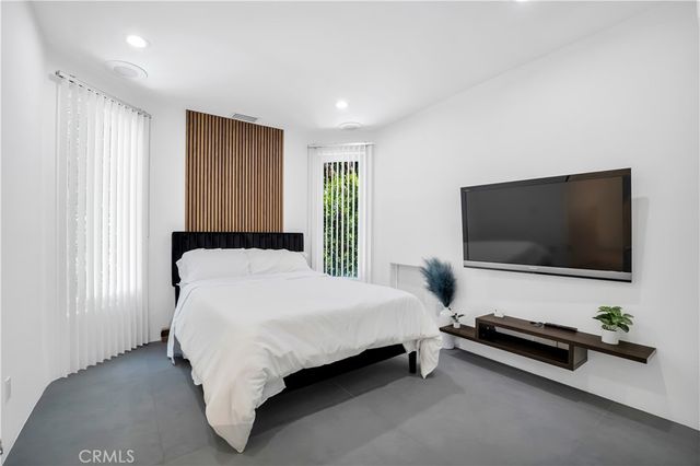 19246 Rosita Street, Tarzana, CA 91356