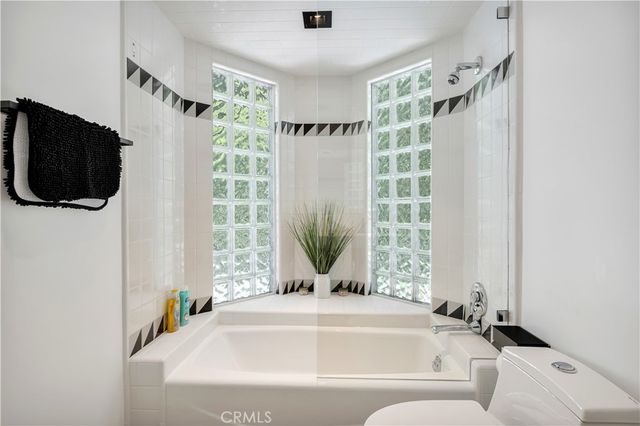 19246 Rosita Street, Tarzana, CA 91356