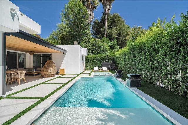 19246 Rosita Street, Tarzana, CA 91356
