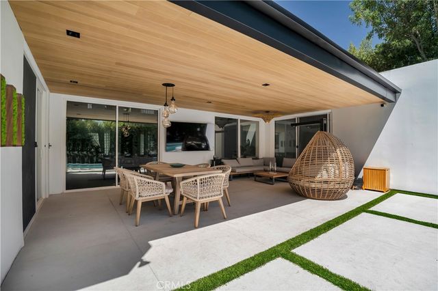 19246 Rosita Street, Tarzana, CA 91356