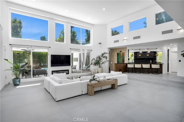 19246 Rosita Street, Tarzana, CA 91356