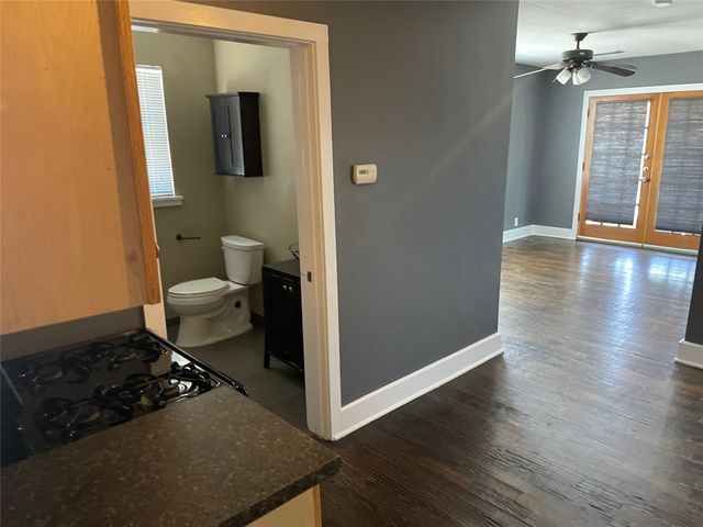 1122 N Zang Boulevard 202, Dallas, TX 75203