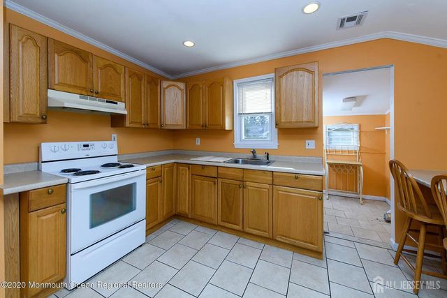 2 Woodbrook Drive, Aberdeen, NJ 07747