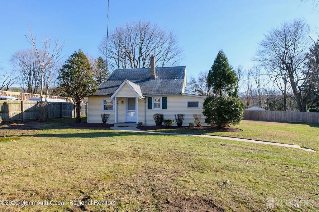 2 Woodbrook Drive, Aberdeen, NJ 07747