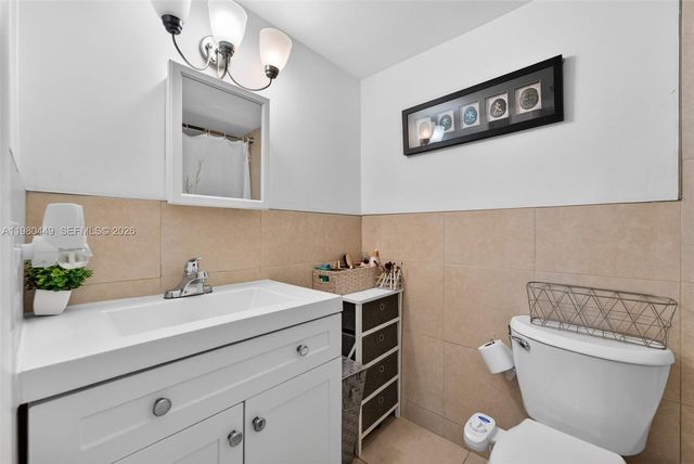 8950 NE 8th Ave 402, Miami, FL 33138