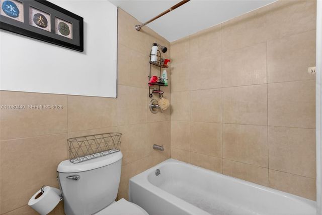 8950 NE 8th Ave 402, Miami, FL 33138