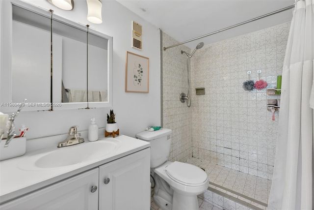 8950 NE 8th Ave 402, Miami, FL 33138