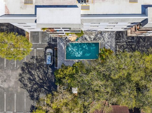 8950 NE 8th Ave 402, Miami, FL 33138