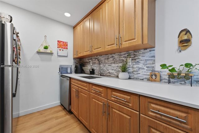 8950 NE 8th Ave 402, Miami, FL 33138