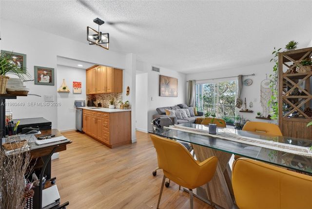 8950 NE 8th Ave 402, Miami, FL 33138