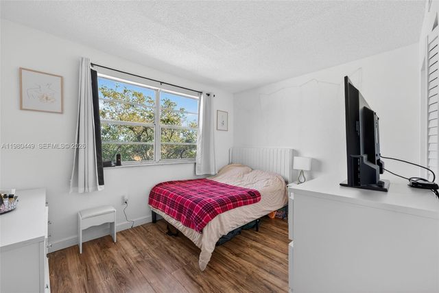 8950 NE 8th Ave 402, Miami, FL 33138