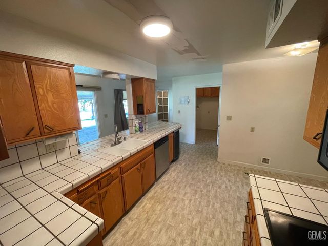 917 Cherry Hills Drive, Bakersfield, CA 93309