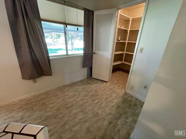 917 Cherry Hills Drive, Bakersfield, CA 93309