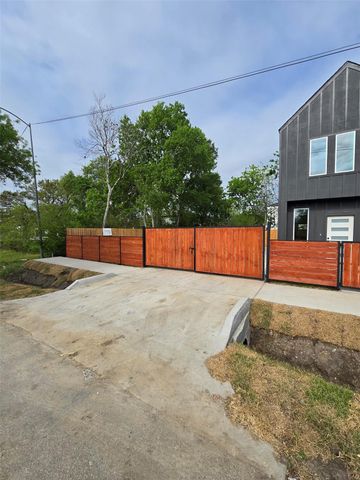 4562 Teton Street A, Houston, TX 77051