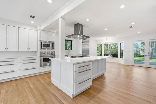 2114 Wychwood DR, Austin, TX 78746