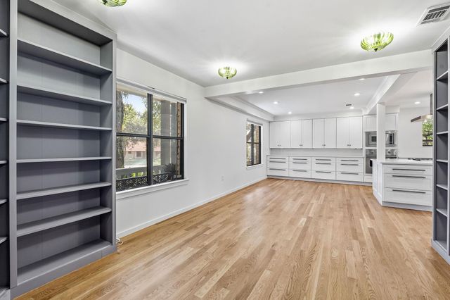2114 Wychwood DR, Austin, TX 78746
