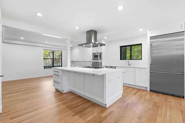 2114 Wychwood DR, Austin, TX 78746