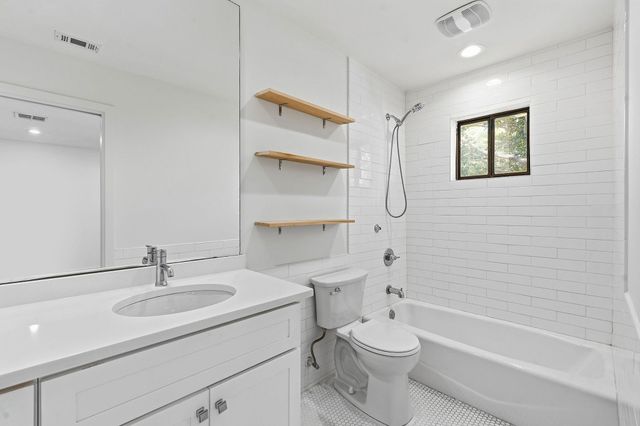 2114 Wychwood DR, Austin, TX 78746
