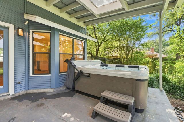 2114 Wychwood DR, Austin, TX 78746