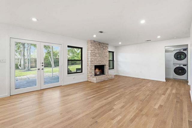 2114 Wychwood DR, Austin, TX 78746