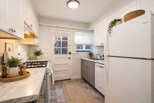 214 Fenimore Road Apt A, Mamaroneck, NY 10543
