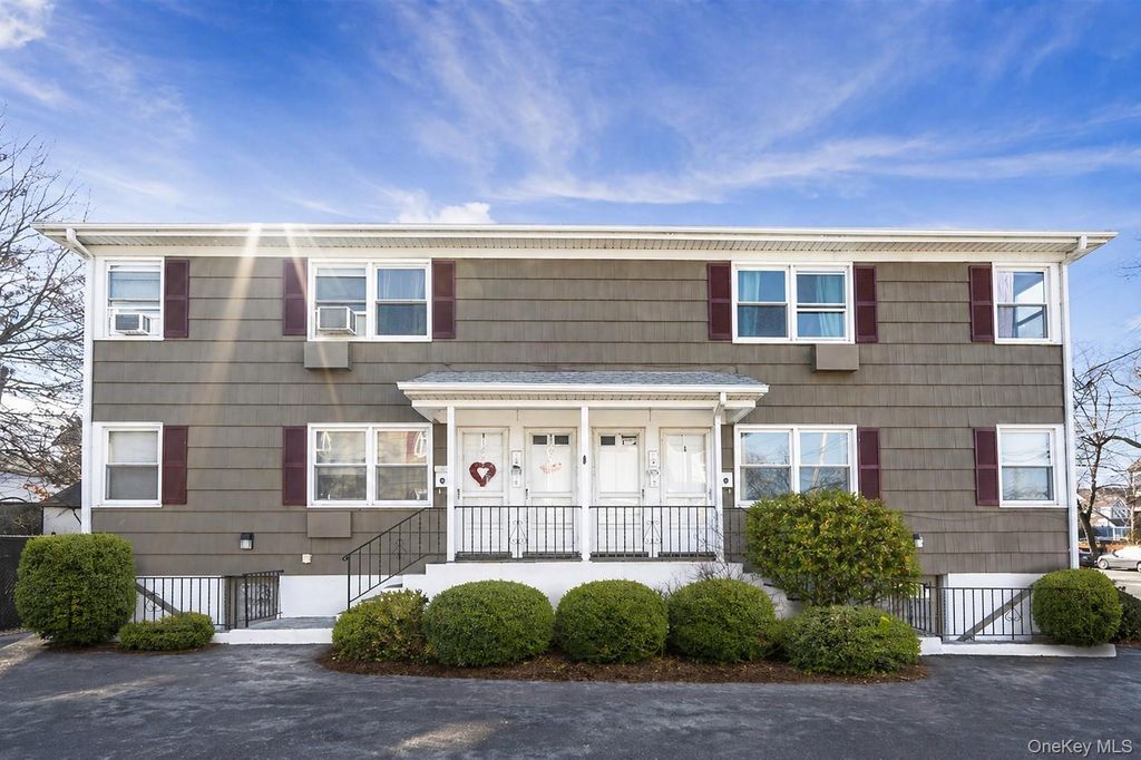 214 Fenimore Road Apt A, Mamaroneck, NY 10543