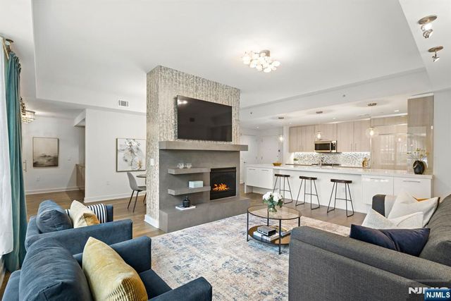 1200 Avenue At Port Imperial 414, Weehawken, NJ 07086