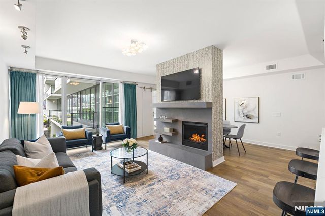 1200 Avenue At Port Imperial 414, Weehawken, NJ 07086