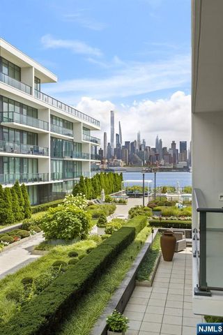 1200 Avenue At Port Imperial 414, Weehawken, NJ 07086