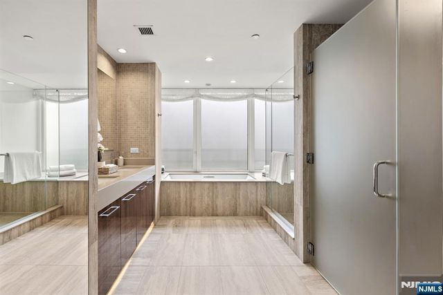 1200 Avenue At Port Imperial 414, Weehawken, NJ 07086