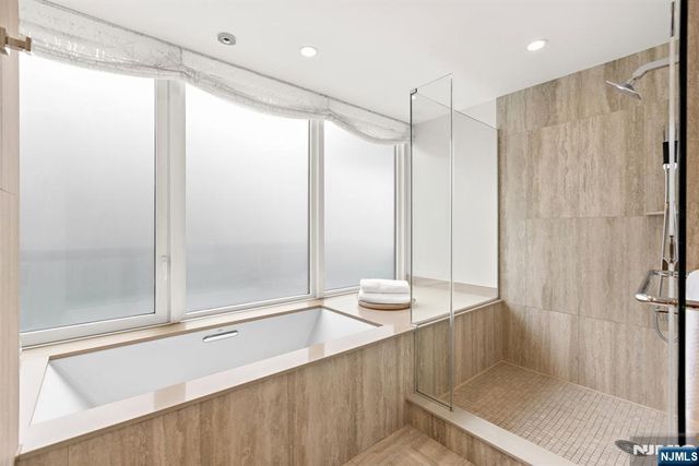 1200 Avenue At Port Imperial 414, Weehawken, NJ 07086
