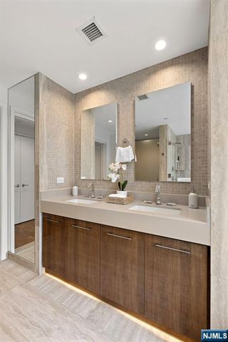 1200 Avenue At Port Imperial 414, Weehawken, NJ 07086