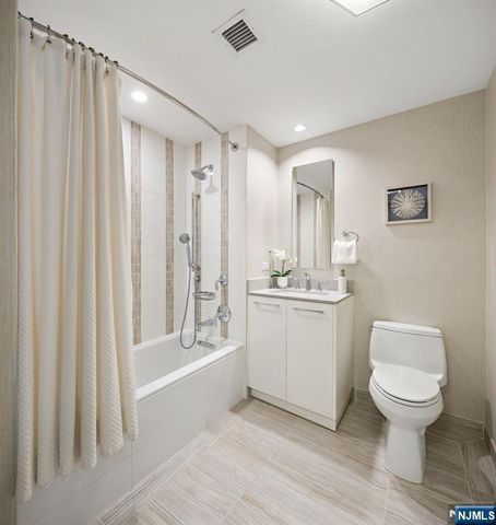 1200 Avenue At Port Imperial 414, Weehawken, NJ 07086