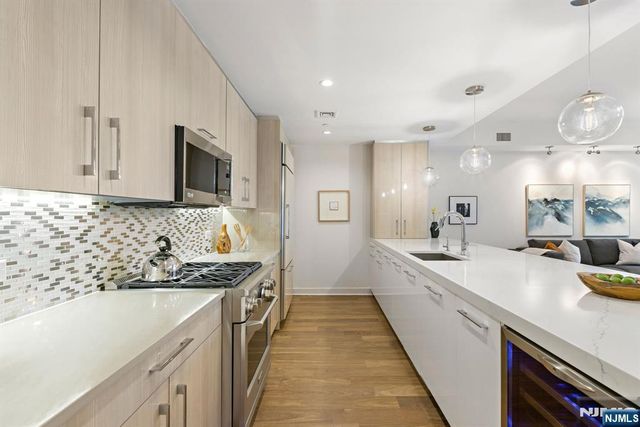 1200 Avenue At Port Imperial 414, Weehawken, NJ 07086