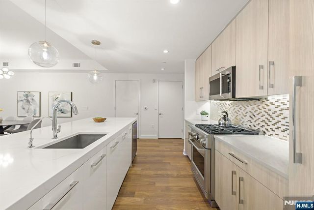 1200 Avenue At Port Imperial 414, Weehawken, NJ 07086
