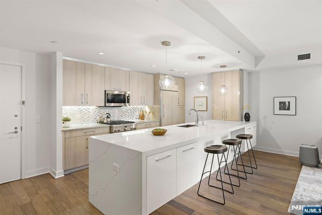 1200 Avenue At Port Imperial 414, Weehawken, NJ 07086