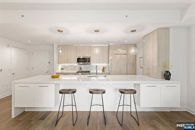 1200 Avenue At Port Imperial 414, Weehawken, NJ 07086