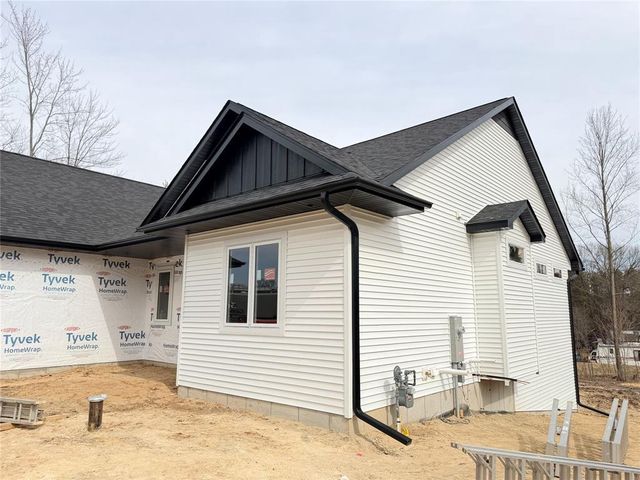 1921 Legacy Drive, Eau Claire, WI 54703