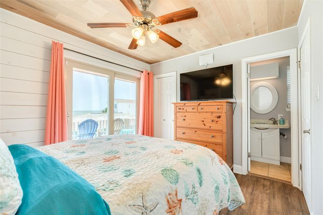 21216 Gulf Drive, Galveston, TX 77554