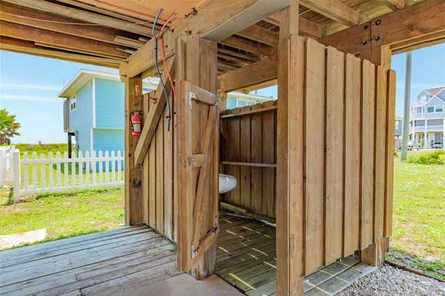 21216 Gulf Drive, Galveston, TX 77554