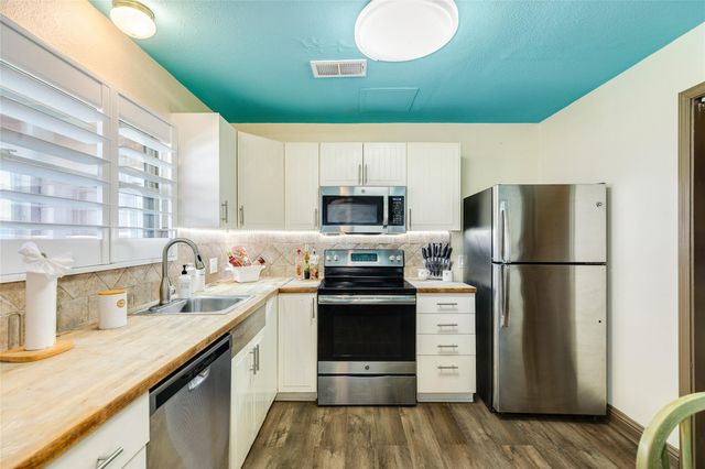 21216 Gulf Drive, Galveston, TX 77554